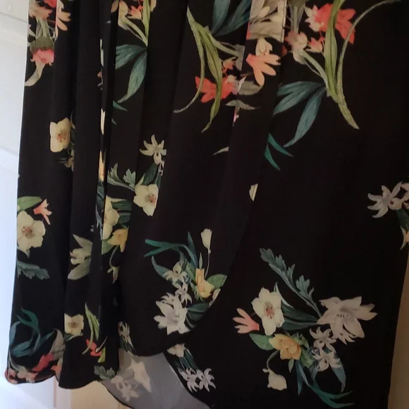 City Chic dress lovely scalloped skirt and off shoulder dress. - Picture 3 of 4